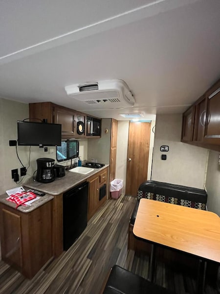 RV Rental 22 Foot-5